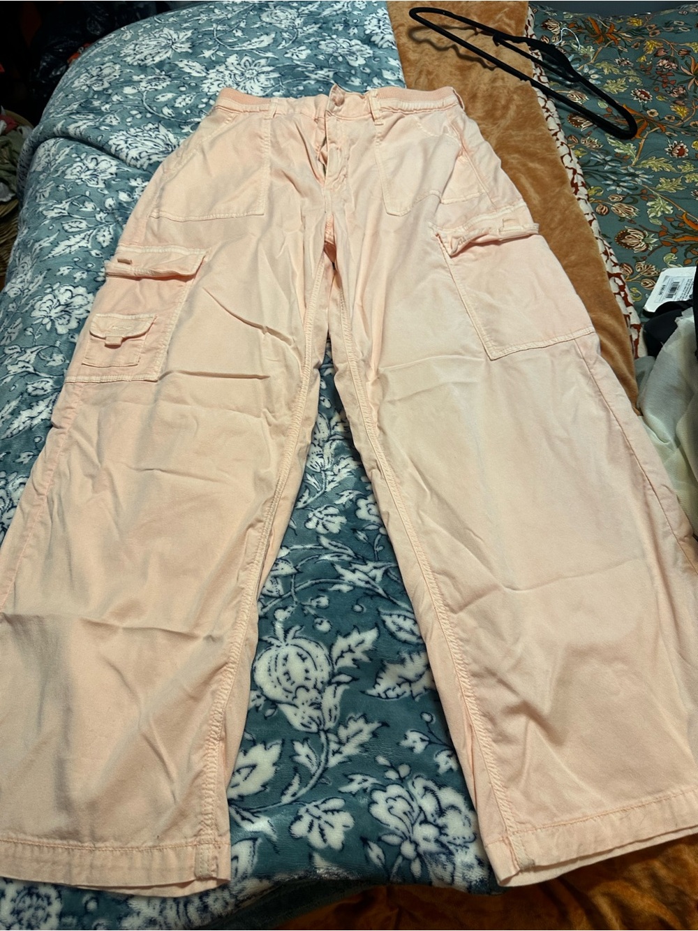 American Eagle Stretch Cargo Pants in Blush Pink/peach